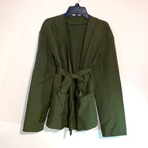 Coat with front belt and pockets